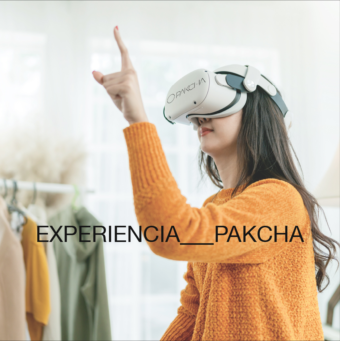 Mujer utilizando un visor de realidad virtual, en una tienda de ropa.